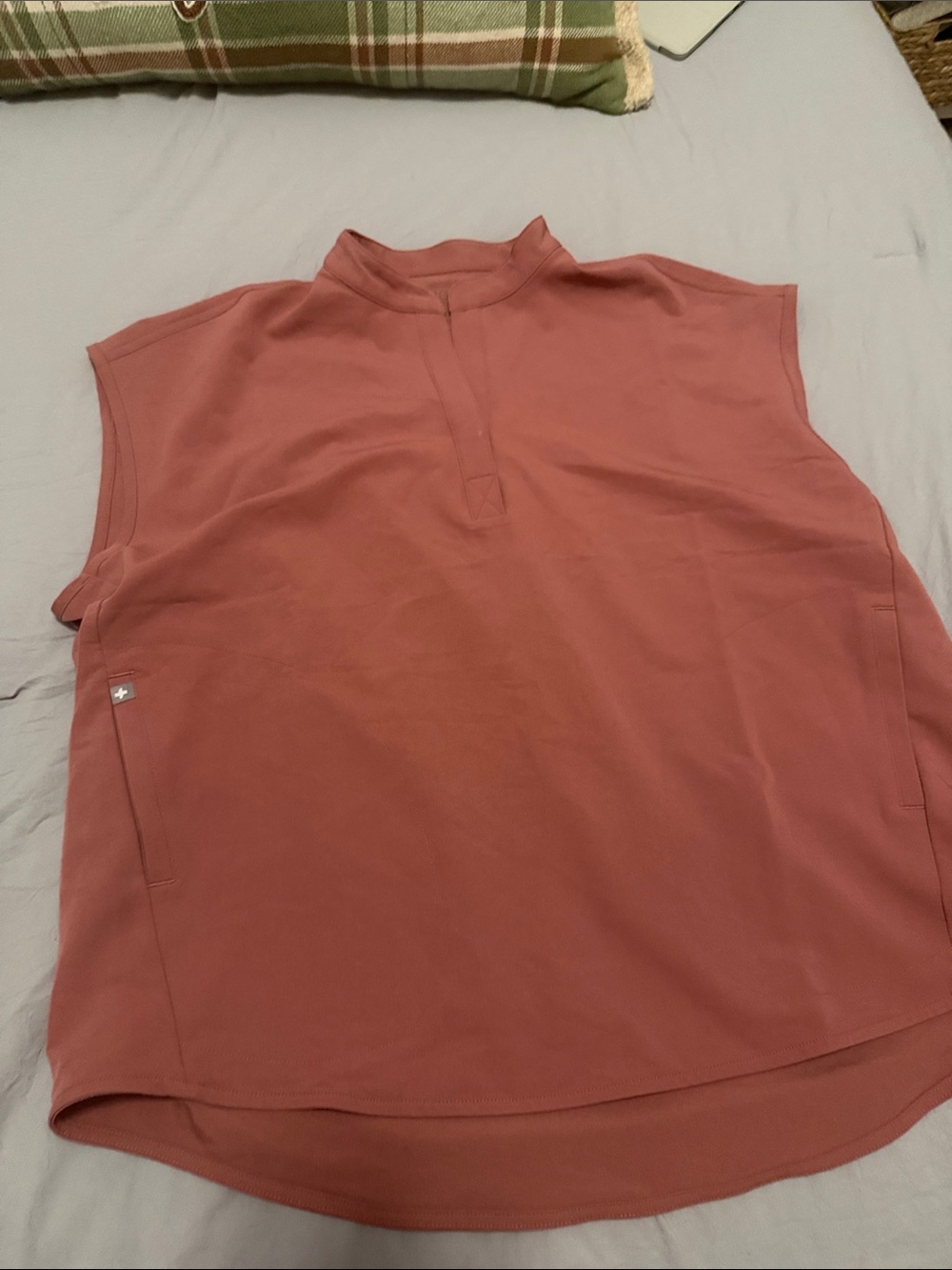 Sleeveless  scrub Mock Neck Top in Dusty Rose